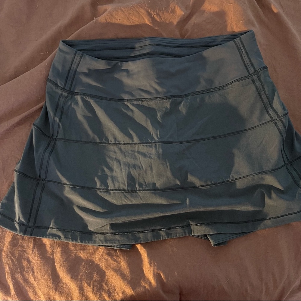 Lululemon skirt size 4